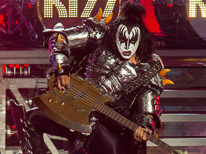 Gene Simmons in voller "Kiss"-Montur bei einem seiner Auftritte