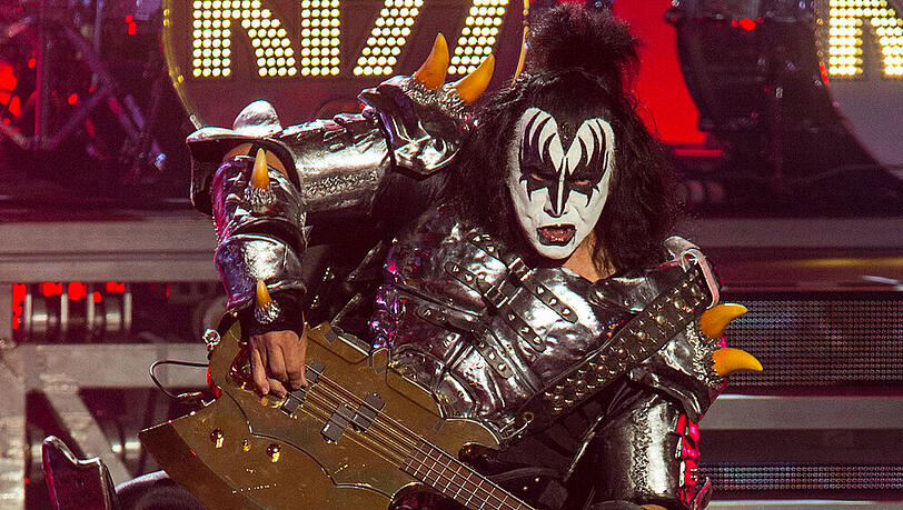 Gene Simmons in voller "Kiss"-Montur bei einem seiner Auftritte Gene Simmons in voller "Kiss"-Montur bei einem seiner Auftritte