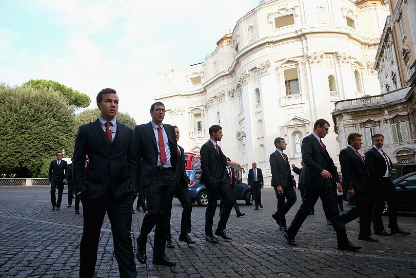 Große Ehre für den FC Bayern: Die Bilder von der Privataudienz bei Papst Franziskus.