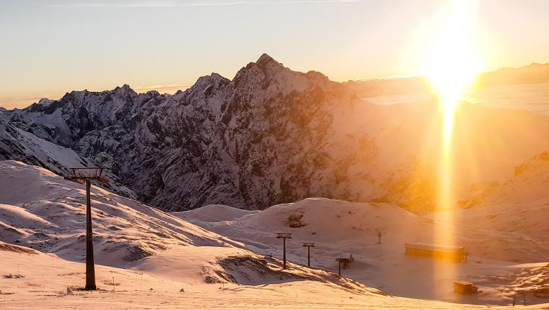 Die Sonne geht im Zugspitzgebiet auf. Foto: -/Bayerische Zugspitzbahn AG/dpa/Archivbild Die Sonne geht im Zugspitzgebiet auf. Foto: -/Bayerische Zugspitzbahn AG/dpa/Archivbild