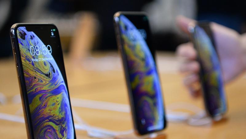 Die iPhone-Modelle iPhone XS und iPhone XS Max sind in einem Apple Store in London zu sehen. Die iPhone-Modelle iPhone XS und iPhone XS Max sind in einem Apple Store in London zu sehen.
