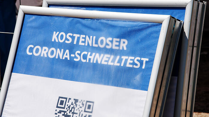 Die Stadt schließt mehrere Schnelltest-Stationen. (Symbolbild)