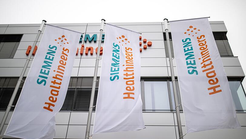 Das Logo und die Schriftzüge des Medizintechnikkonzerns Siemens Healthineers.