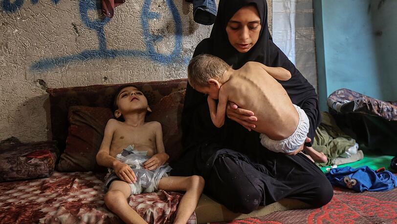 Israel weist den Vorwurf des Aushungerns zurück.