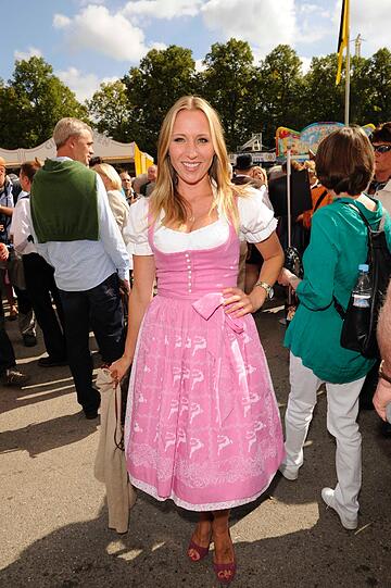 Alessandra Pocher, Claudia Effenberg und Co: Video: Promiandrang auf der Damenwiesn - Oktoberfest - Abendzeitung München