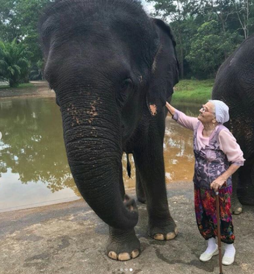 Baba Lena reist quer durch die Welt. Klicken Sie sich durch die Bilder.