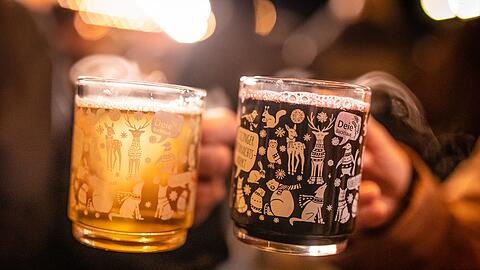 Auf Weihnachtsmärkten wird zwar viel Glühwein getrunken. Gegen die Kälte sind alkoholfreie Getränke jedoch besser geeignet. (Symbolbild)