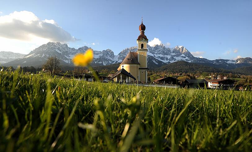 Alpenpanorama: Im Hintergrund ist der "Wilde Kaiser" zu sehen.