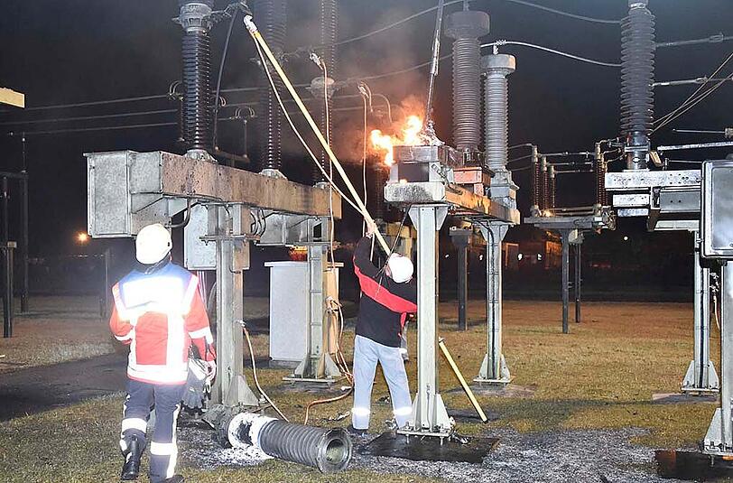 Dann konnten die Flammen mit Pulver abgelöscht werden.