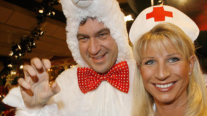 2009 kam der damalige bayerische Umweltminister Markus Söder als Eisbär und seine Frau Karin ging als Krankenschwester.