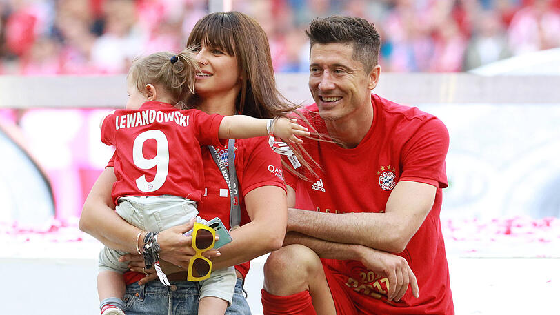 Im Hause Lewandowski gab es 2020 ebenfalls Nachwuchs. Im Mai brachte sein Frau Anna das zweite gemeinsame Kind zur Welt. Lewys Tochter Klara hat jetzt eine kleine Schwester namens Laura.