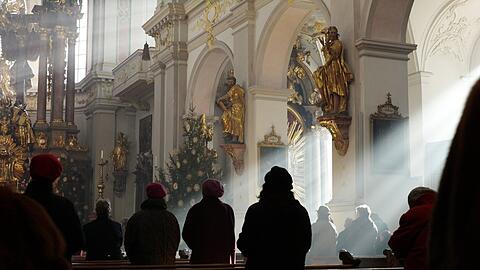 In Sankt Peter wird gebetet, auch an den Weihnachtstagen.