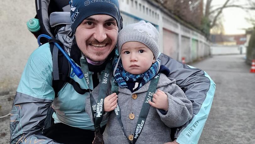 Chris Rommel und sein eineinhalb-jähriger Sohn Kian.