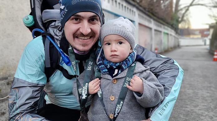 Chris Rommel und sein eineinhalb-jähriger Sohn Kian.