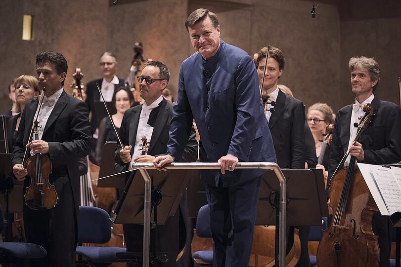 Christian Thielemann und das Symphonieorchester des Bayerischen Rundfunks beim Applaus nach Bruckners Symphonie Nr. 5 im Herkulessaal.