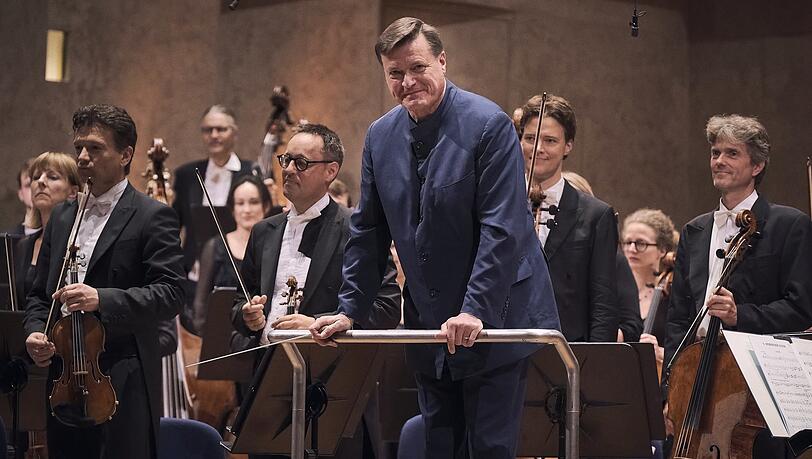 Christian Thielemann und das Symphonieorchester des Bayerischen Rundfunks beim Applaus nach Bruckners Symphonie Nr. 5 im Herkulessaal.