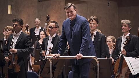 Christian Thielemann und das Symphonieorchester des Bayerischen Rundfunks beim Applaus nach Bruckners Symphonie Nr. 5 im Herkulessaal.