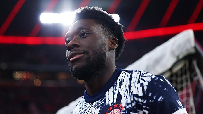 Hat beim FC Bayern noch Vertrag bis 2025, aber Real Madrid lockt ihn: Alphonso Davies.