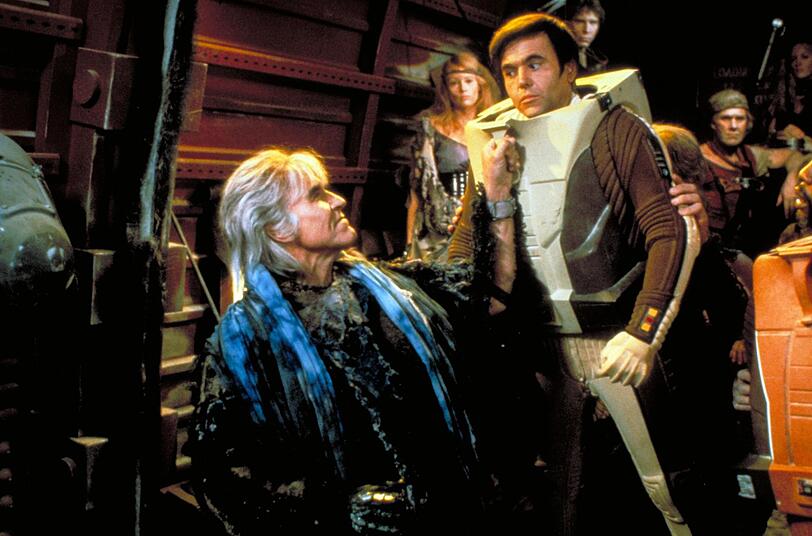 Khan (Ricardo Montalbán, links) ist zurückgekehrt, um sich an seinem Erzfeind Kirk zu rächen. Khan (Ricardo Montalbán, links) ist zurückgekehrt, um sich an seinem Erzfeind Kirk zu rächen.