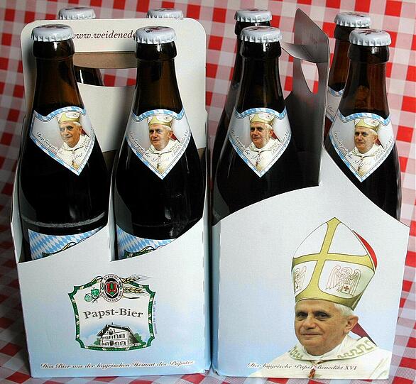 Im niederbayerischen Tann füllt die Brauerei Weideneder seit der Wahl Benedikts XVI. 2005 ihr "Papst-Bier" ab. Tann ist die Nachbar-Gemeinde von Marktl am Inn, dem Geburtsort Joseph Ratzingers.