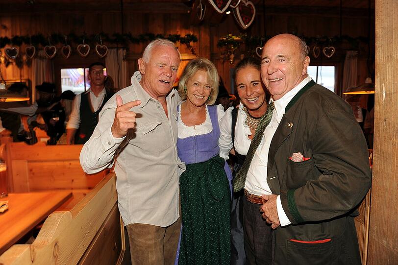Cathrin und Werner Baldessarini mit Doris und Roland Kuffler (Weinzelt)