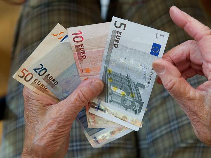 Abschläge gibt es für Rentner, die ab 63 Jahren früher in den Ruhestand gehen.