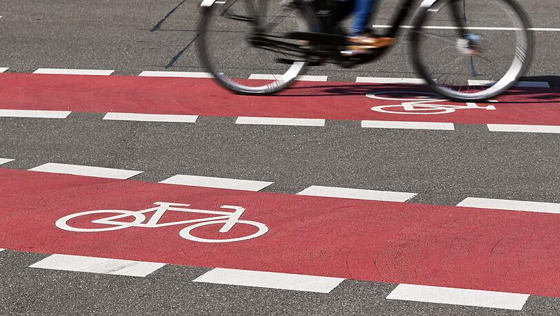 Radfahren soll künftig angenehmer werden. Deshalb plant die Stadt für München und seine Umgebung insgesamt sechs Radschnellwege. (Symbolbild)