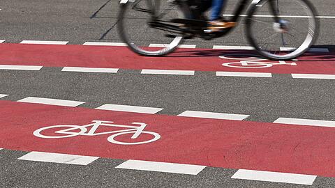 Radfahren soll künftig angenehmer werden. Deshalb plant die Stadt für München und seine Umgebung insgesamt sechs Radschnellwege. (Symbolbild)