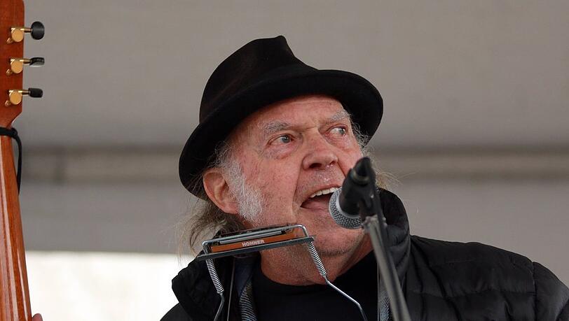 Neil Young zeigt klare Kante.