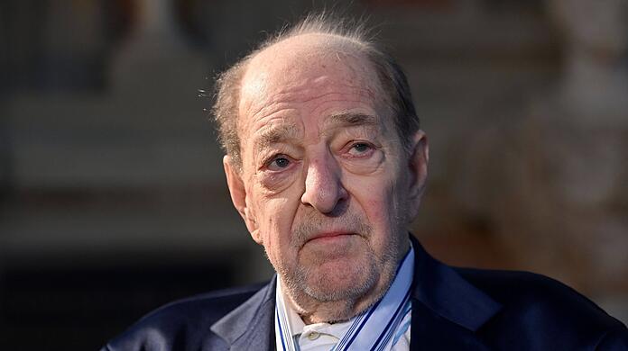 Sorge um ESC-Legende Ralph Siegel: Der Komponist liegt nach einer schweren Lungenentz&uuml;ndung im k&uuml;nstlichen Koma.
