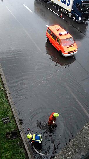 Auf der A9 gab es ebenfalls Probleme: Hier stand ein Teil der Autobahn unter Wasser.