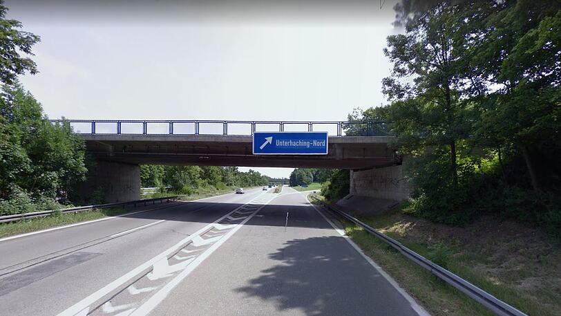 An der Brücke über die A995 werden aller Voraussicht nach ab Dienstag Instandhaltungsarbeiten durchgeführt. (Archivbild)