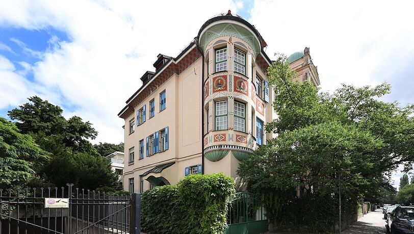 Am Rand des Parks: das prächtige Schwabinger Palais Bissing. Am Rand des Parks: das prächtige Schwabinger Palais Bissing.