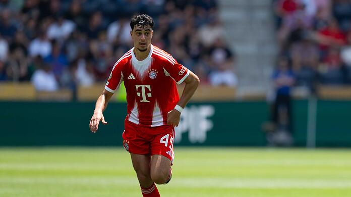 Mittelfeldspieler des FC Bayern: Aleksandar Pavlovic.