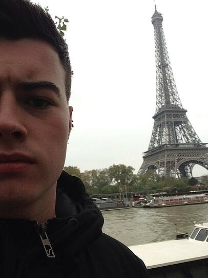 Beweisfoto: Luke Harding vor dem Eifelturm in Paris