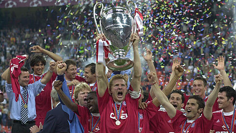 Erfahrene Elf: Die Champions-League-Sieger 2001 um Bayern-Kapitän Stefan Effenberg (damals 32 Jahre alt).