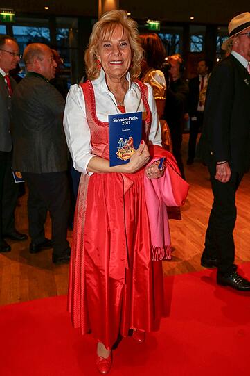 Susanne Porsche auf dem Roten Teppich.