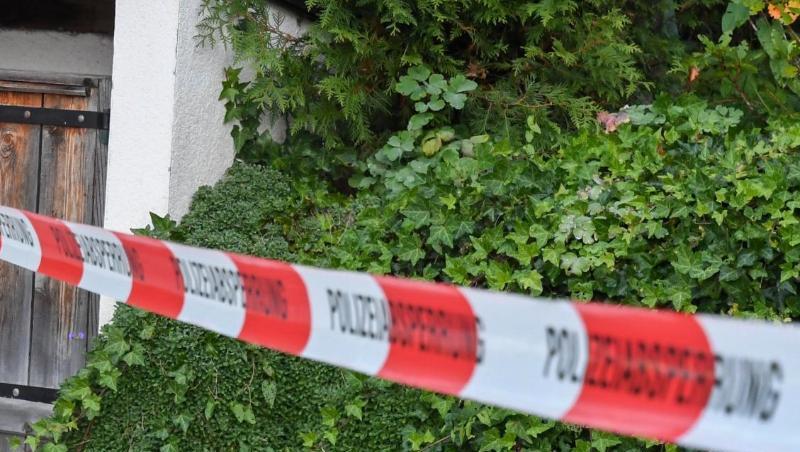 Medienberichten zufolge wurde der mutmaßliche Täter südlich in der Großstadt Linz gefasst. Medienberichten zufolge wurde der mutmaßliche Täter südlich in der Großstadt Linz gefasst.