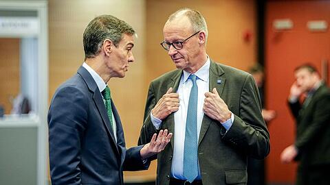 Sorgen sich um die ausufernden Energiepreise: Kanzler Merz und Spaniens Regierungschef Pedro S&aacute;nchez.