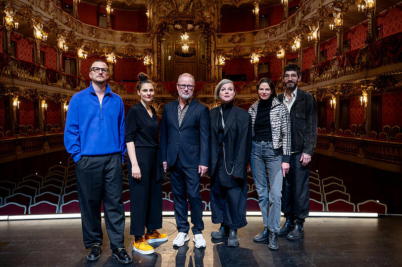 Alexander Eisenach, Nora Schlocker, Andreas Beck, Claudia Bauer, Elsa-Sophie Jach und Thom Luz.