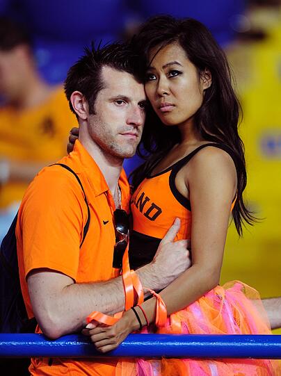 Dieses Pärchen hatte sich den Fußball-Abend wohl ganz anders vorgestellt.