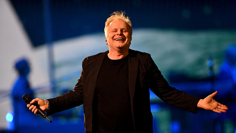 Herbert Grönemeyer mit bester Laune beim Konzert in der Münchner Olympiahalle.