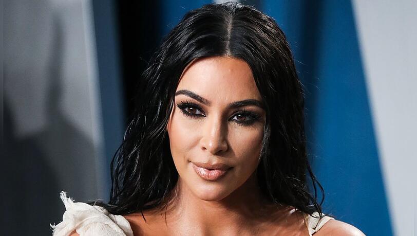 Dieses Gesicht sei nur Produkt von "ein bisschen Botox" und Laserbehandlungen, beteuert Kim Kardashian.