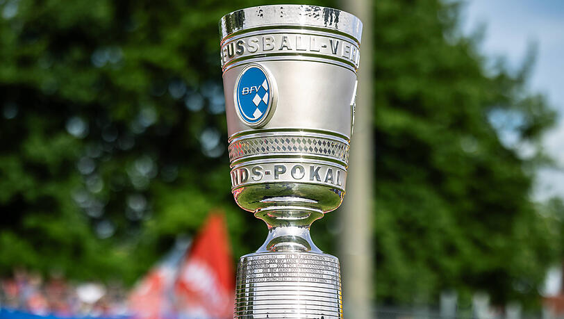 Die Trophäe für den Sieger des Toto-Pokals, den Bayerischen Landespokal.
