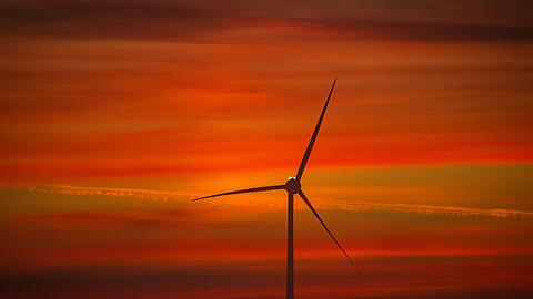 Die Staatsregierung forciert mittlerweile den Ausbau der Windenergie, doch der bayerischen Wirtschaft geht es nach wie vor nicht schnell genug. (Symbolbild)