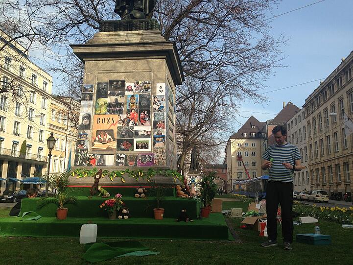 Was die Münchner wohl zu diesem neuen Denkmal sagen?