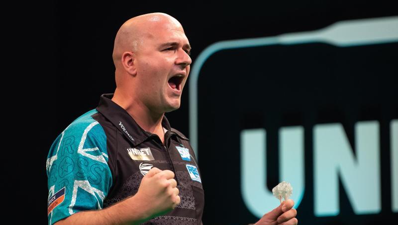 Rob Cross sicherte sich den Titel in der Göttinger Lokhalle. Rob Cross sicherte sich den Titel in der Göttinger Lokhalle.