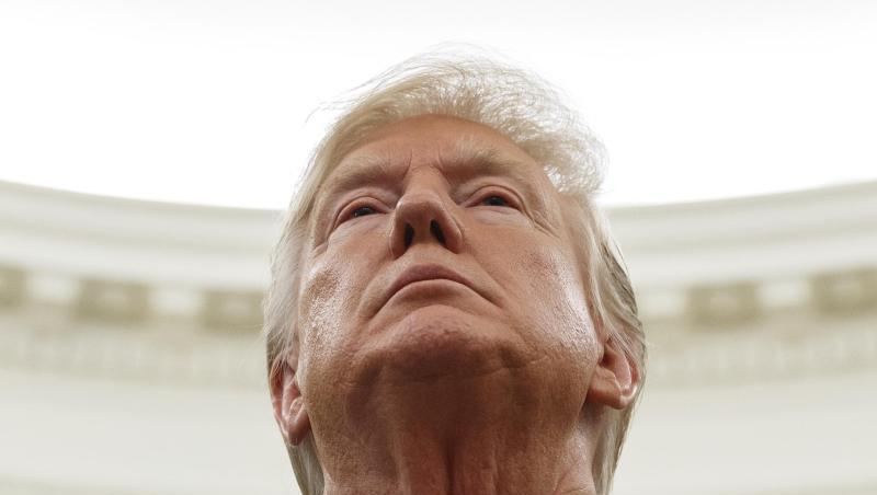 US-Präsident Donald Trump steht im Oval Office. US-Präsident Donald Trump steht im Oval Office.