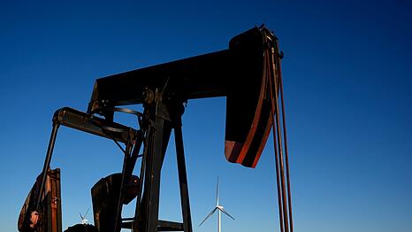 Das Verbrennen von Öl befeuert die Erderhitzung. (Archivbild)