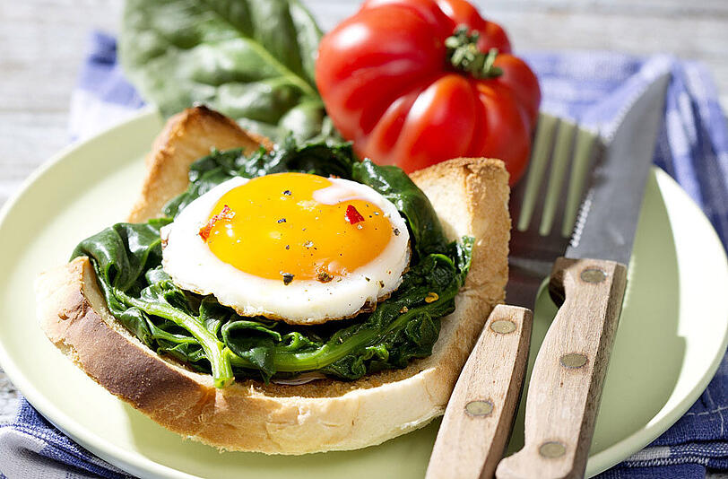 Ein Ei beinhaltet bis zu 6 Gramm Protein.